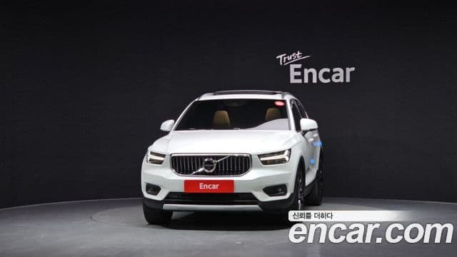 Volvo XC40 2020 — ფოტო 2/20