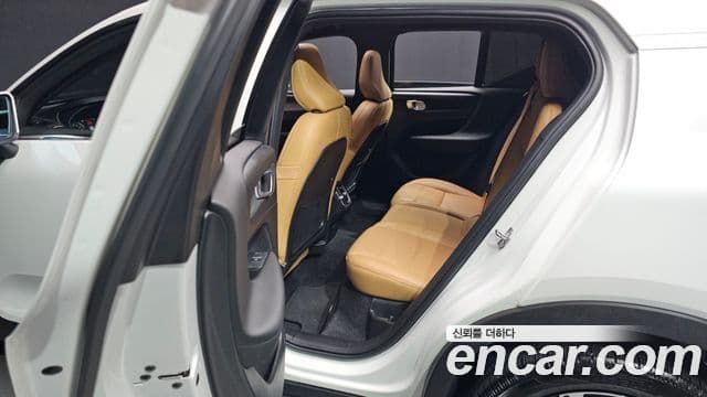 Volvo XC40 2020 — Şəkil 12/20