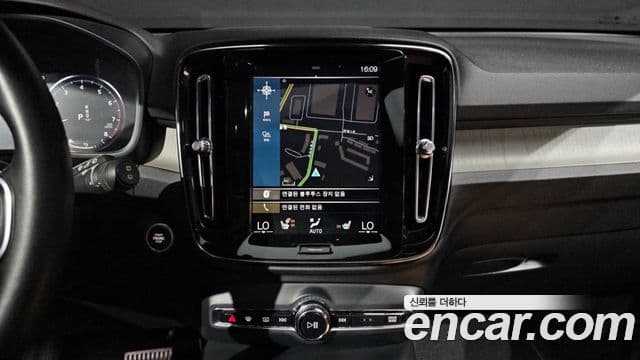 Volvo XC40 2020 — Şəkil 14/20