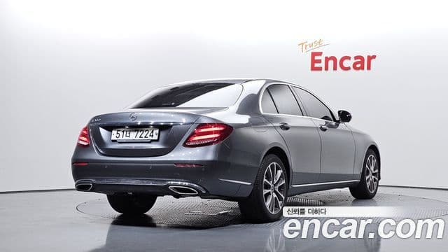 Mercedes-Benz E-Class 2018 — ფოტო 2/20