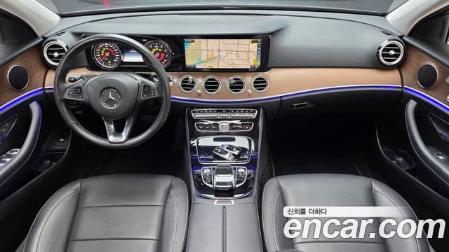 Mercedes-Benz E-Class 2018 — ფოტო 7/20