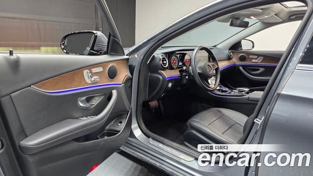 Mercedes-Benz E-Class 2018 — ფოტო 10/20