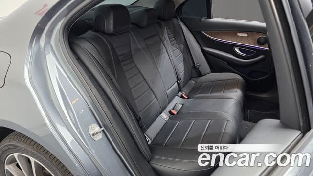 Mercedes-Benz E-Class 2018 — ფოტო 11/20