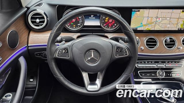 Mercedes-Benz E-Class 2018 — ფოტო 14/20