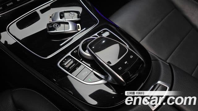 Mercedes-Benz E-Class 2018 — ფოტო 18/20