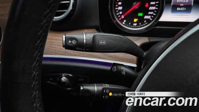 Mercedes-Benz E-Class 2018 — ფოტო 19/20