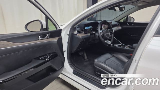 Kia K5 2022 — Şəkil 10/20