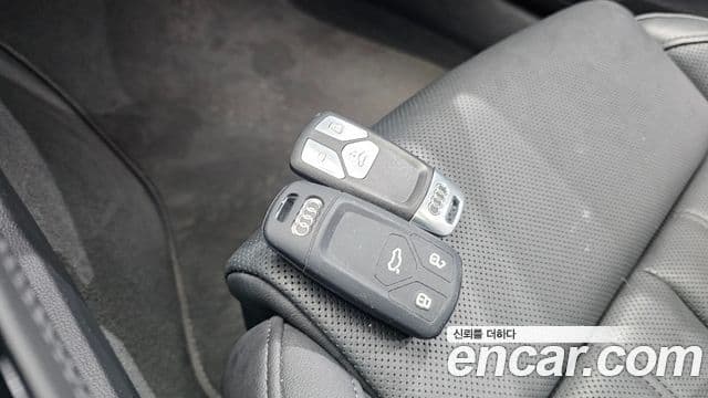 Audi A4 2021 — ფოტო 16/20