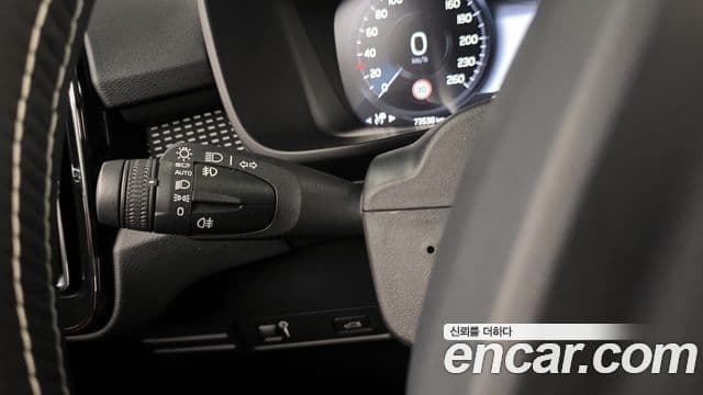 Volvo XC40 2020 — Şəkil 18/20
