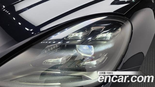 Porsche Cayenne 2019 — ფოტო 23/33