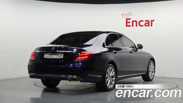 Mercedes-Benz E-Class 2019 — ფოტო 2/20