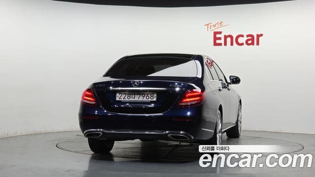 Mercedes-Benz E-Class 2019 — ფოტო 4/20