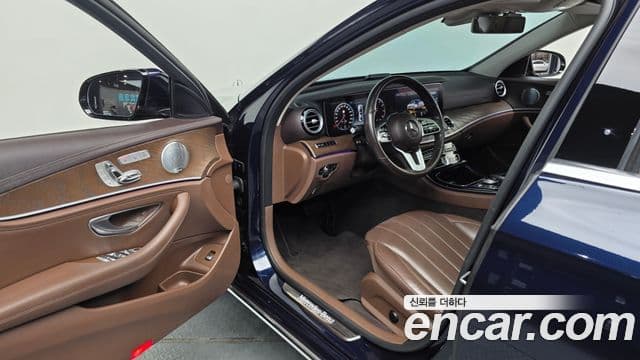 Mercedes-Benz E-Class 2019 — ფოტო 10/20