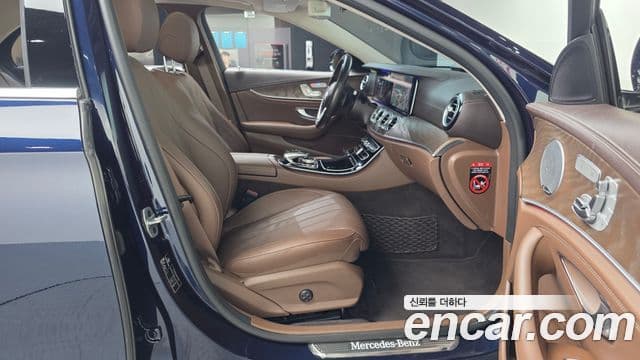 Mercedes-Benz E-Class 2019 — ფოტო 11/20