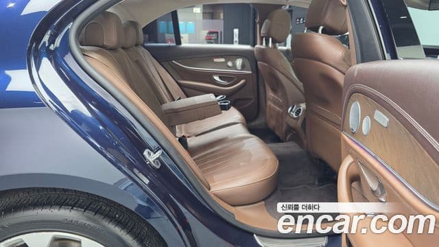 Mercedes-Benz E-Class 2019 — ფოტო 12/20