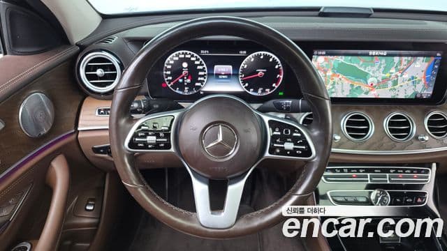 Mercedes-Benz E-Class 2019 — ფოტო 14/20