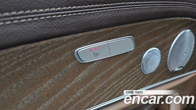 Mercedes-Benz E-Class 2019 — ფოტო 18/20