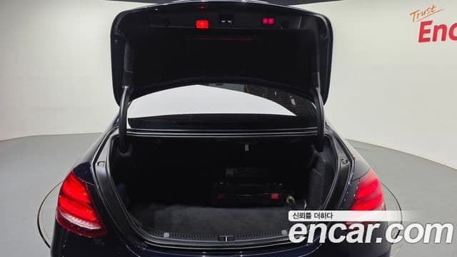 Mercedes-Benz E-Class 2019 — ფოტო 20/20