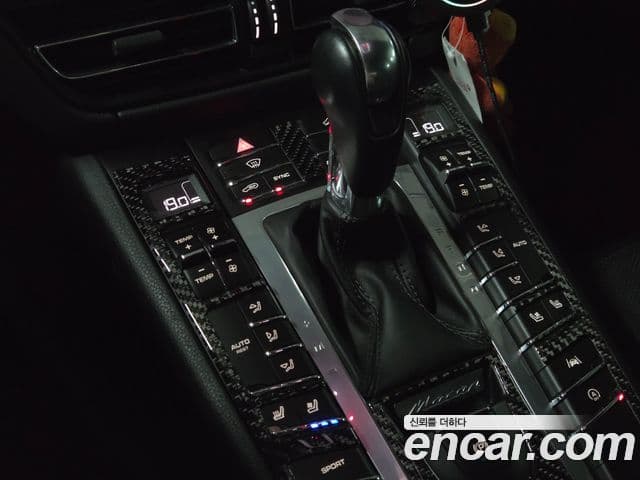 Porsche Macan 2019 — ფოტო 10/19