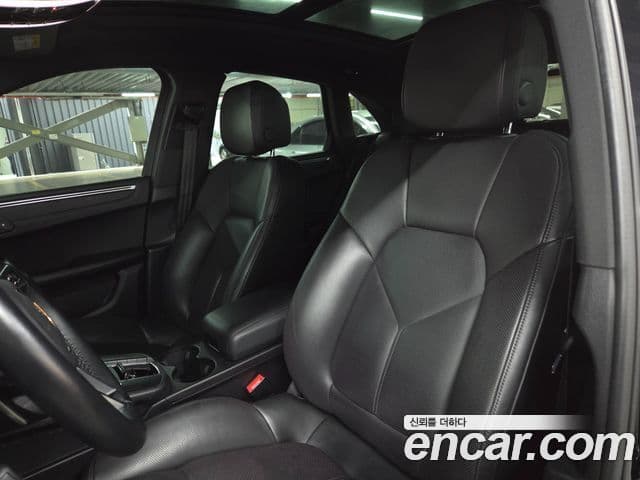 Porsche Macan 2019 — ფოტო 11/19