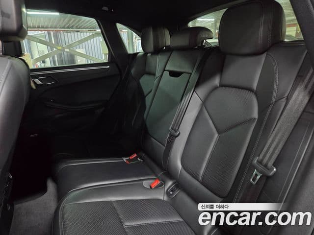 Porsche Macan 2019 — ფოტო 12/19