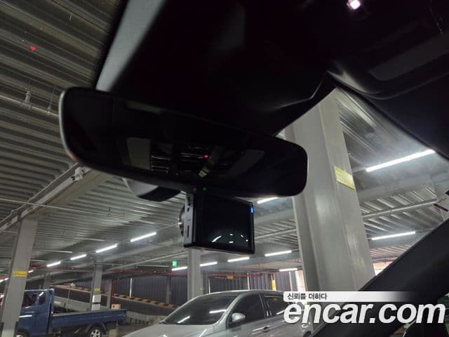 Porsche Macan 2019 — ფოტო 13/19