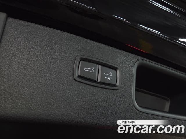 Porsche Macan 2019 — ფოტო 18/19