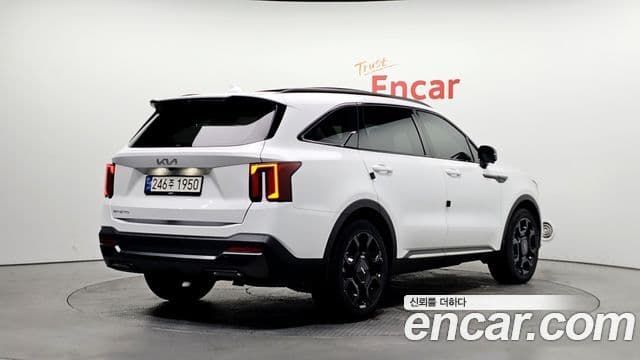 Kia Sorento 2023 — ფოტო 2/20