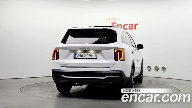 Kia Sorento 2023 — ფოტო 4/20
