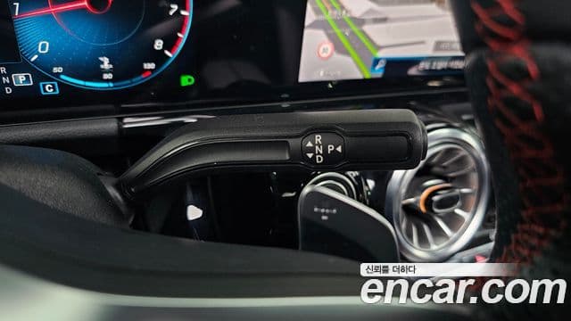 Mercedes-Benz GLA-Class 2023 — ფოტო 7/20
