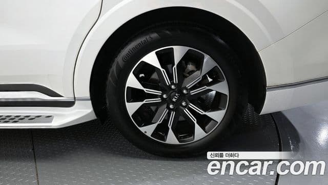 Kia Carnival 2021 — Фото 5/20