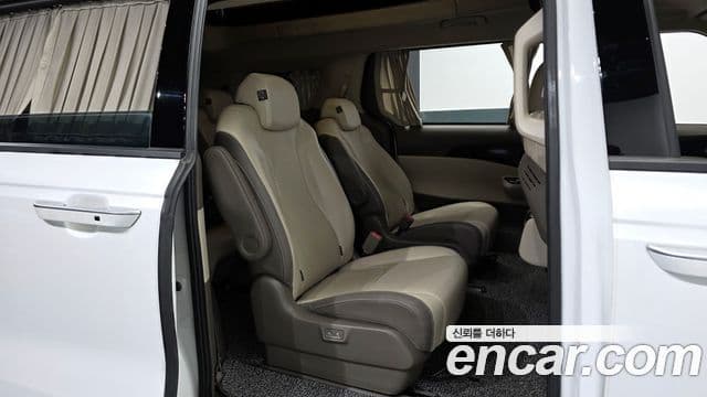 Kia Carnival 2021 — Фото 12/20