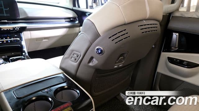 Kia Carnival 2021 — Фото 18/20