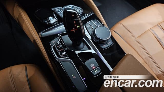 BMW 5 Series 2018 — Şəkil 9/20