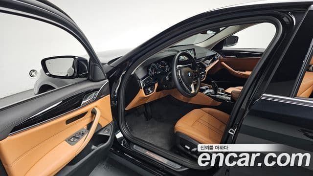 BMW 5 Series 2018 — Şəkil 10/20