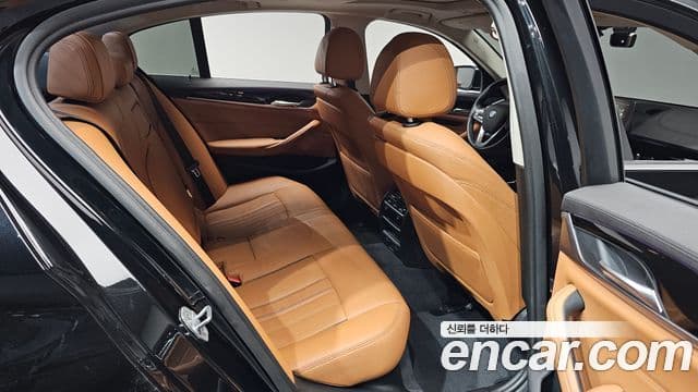 BMW 5 Series 2018 — Şəkil 11/20