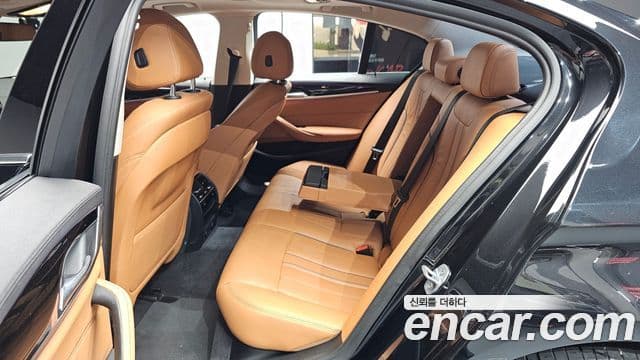 BMW 5 Series 2018 — Şəkil 12/20