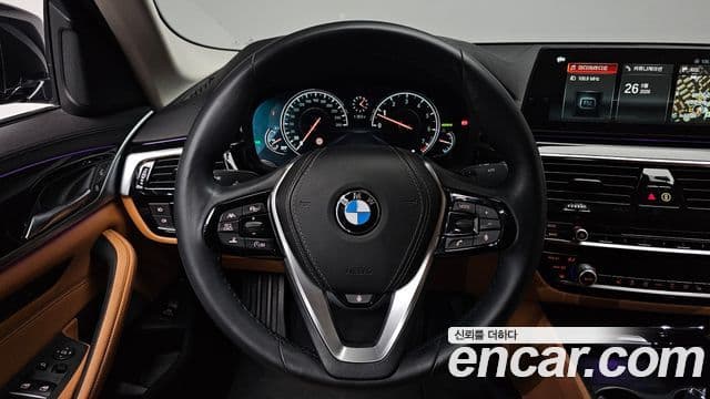 BMW 5 Series 2018 — Şəkil 13/20