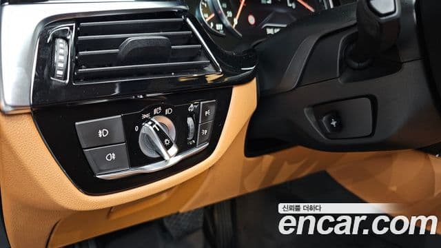 BMW 5 Series 2018 — Şəkil 18/20