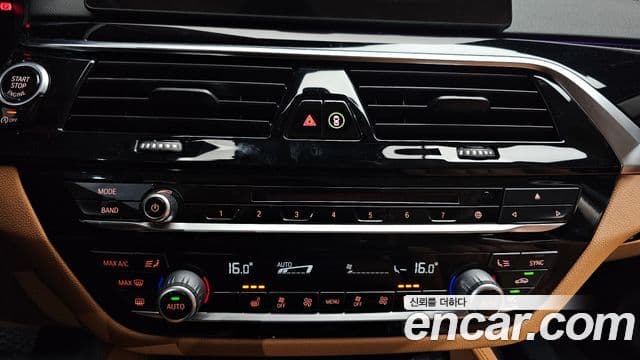 BMW 5 Series 2018 — Şəkil 19/20