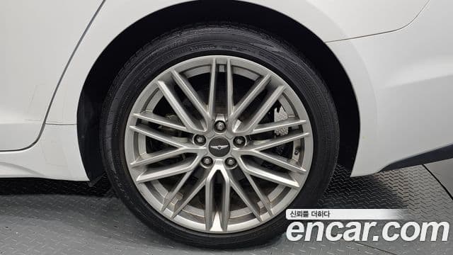 Genesis G70 2019 — Photo 2/32
