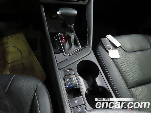Kia Niro 2021 — ფოტო 10/20