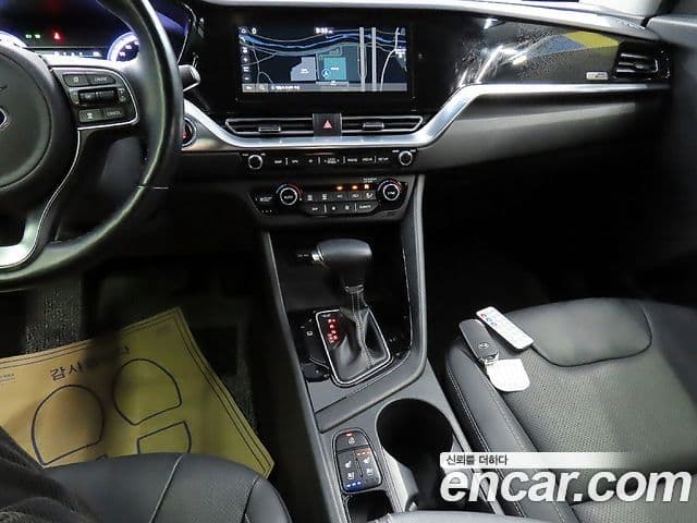 Kia Niro 2021 — ფოტო 12/20