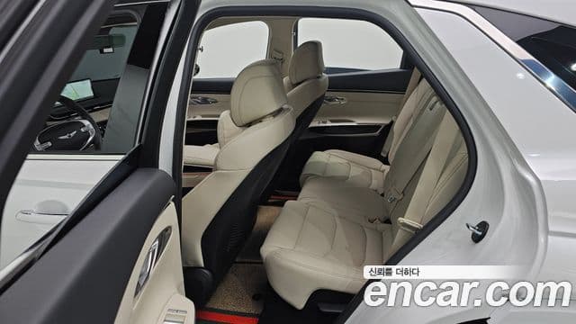 Genesis GV70 2022 — ფოტო 12/20