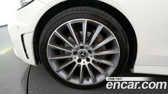 Mercedes-Benz C-Class 2019 — ფოტო 4/20