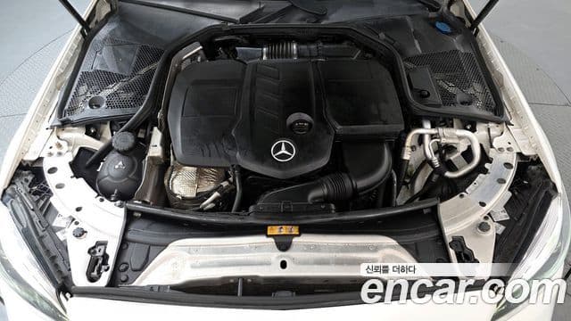 Mercedes-Benz C-Class 2019 — ფოტო 5/20