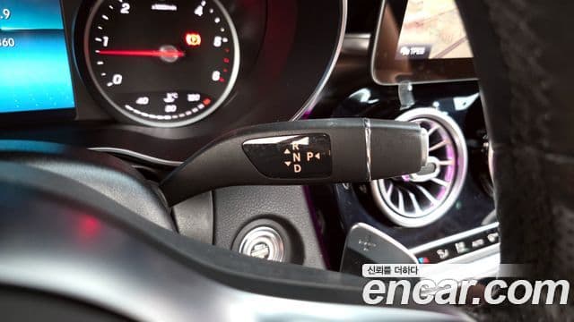 Mercedes-Benz C-Class 2019 — ფოტო 8/20