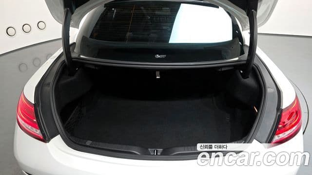 Mercedes-Benz C-Class 2019 — ფოტო 19/20
