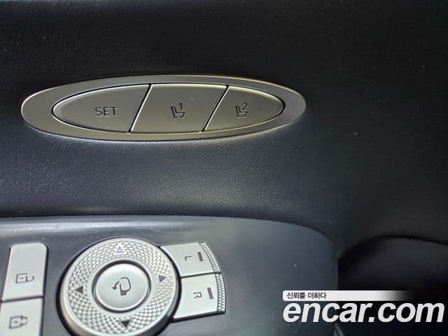 Genesis GV70 2022 — ფოტო 15/20