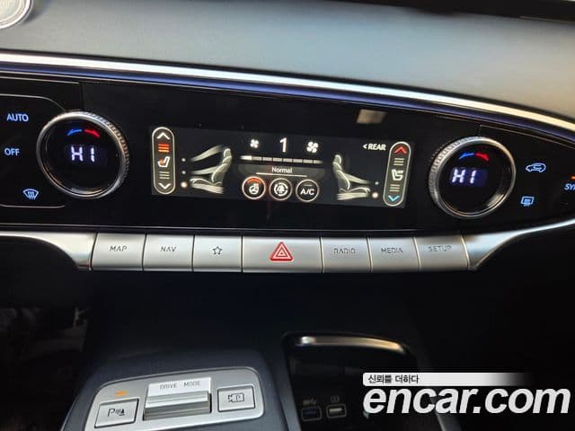 Genesis GV70 2022 — ფოტო 19/20